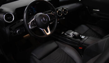 MERCEDES-BENZ A180d Auto completo