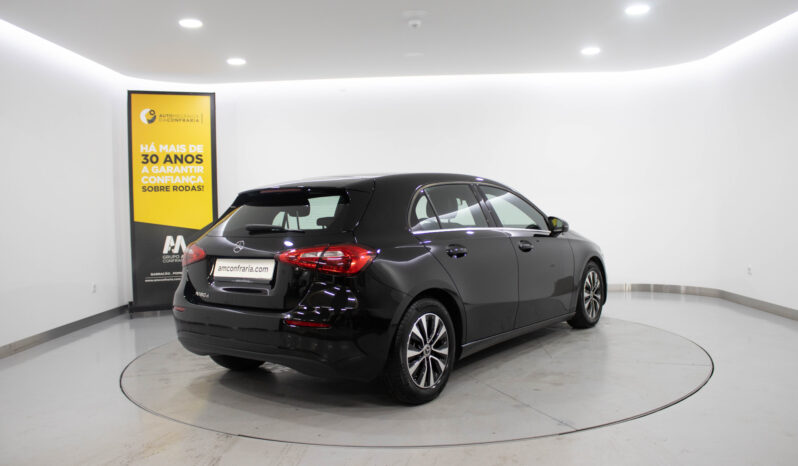 MERCEDES-BENZ A180d Auto completo