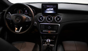 MERCEDES-BENZ GLA 180d Style completo