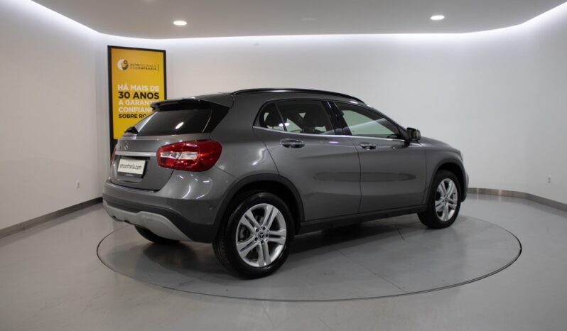 MERCEDES-BENZ GLA 180d Style completo