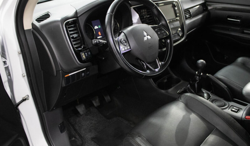 MITSUBISHI Outlander 2.2 DI-D Instyle Navi completo