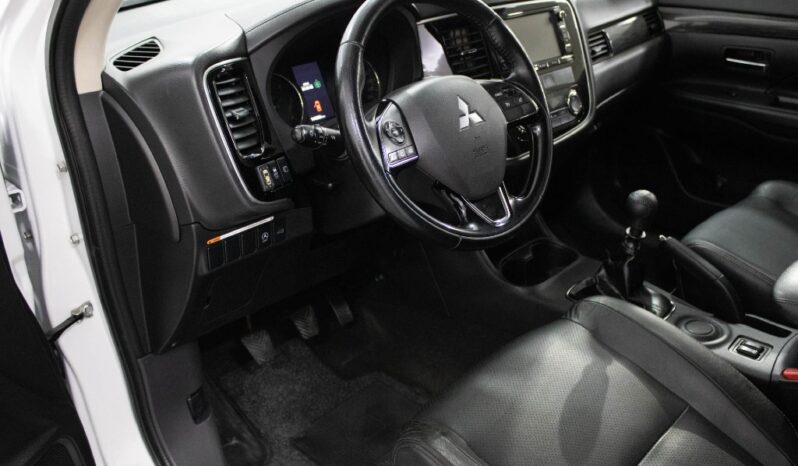 MITSUBISHI Outlander 2.2 DI-D INSTYLE NAVI completo