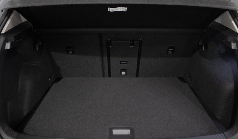 VOLKSWAGEN Golf VIII 1.5 TSI 50 ANOS completo