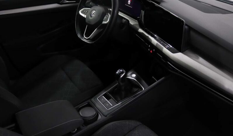 VOLKSWAGEN Golf VIII 1.0 TSI LIFE completo