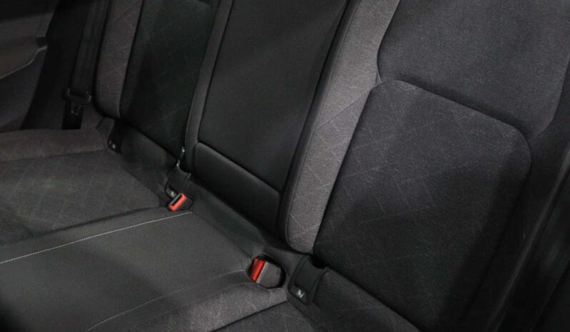 VOLKSWAGEN Golf VIII 1.0 TSI LIFE completo