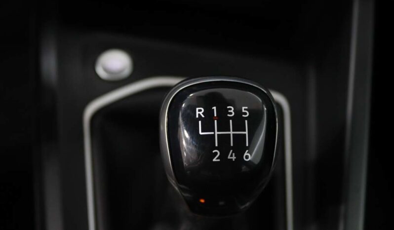 VOLKSWAGEN Golf VIII 1.0 TSI LIFE completo