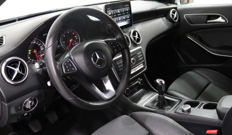 MERCEDES-BENZ Classe A 180 D AMG LINE completo