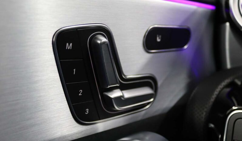 MERCEDES-BENZ Classe A 180 D AMG LINE AUT. completo
