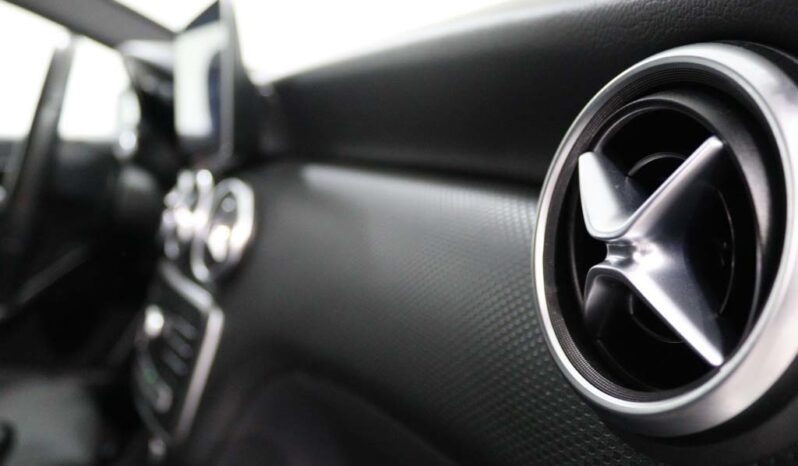 MERCEDES-BENZ Classe A 180 D AMG LINE completo
