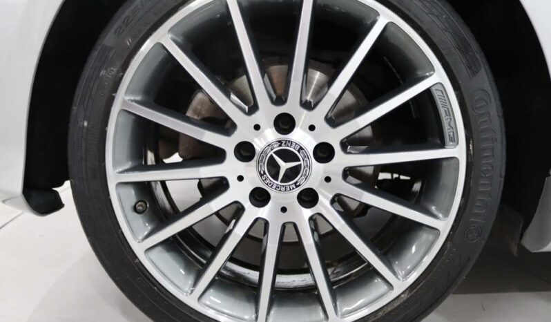 MERCEDES-BENZ Classe A 180 D AMG LINE completo