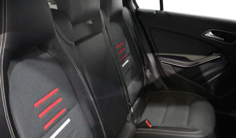 MERCEDES-BENZ Classe A 180 D AMG LINE completo