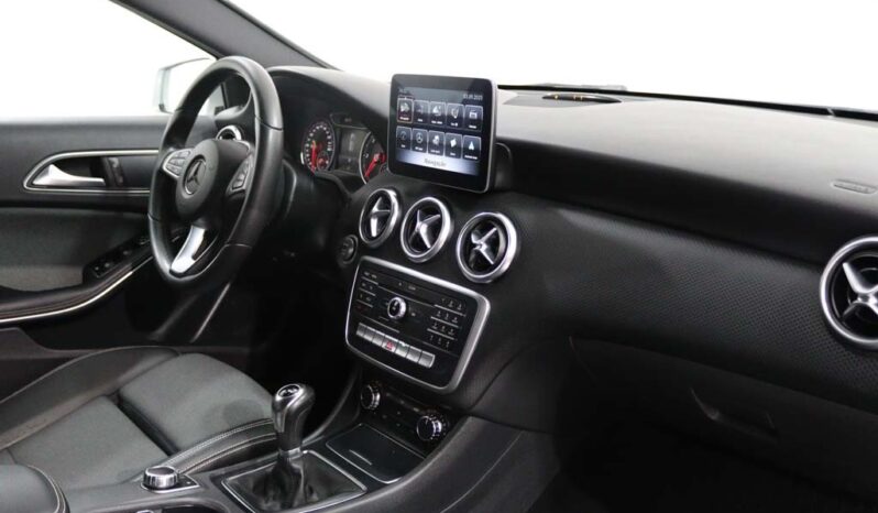 MERCEDES-BENZ Classe A 180 D AMG LINE completo