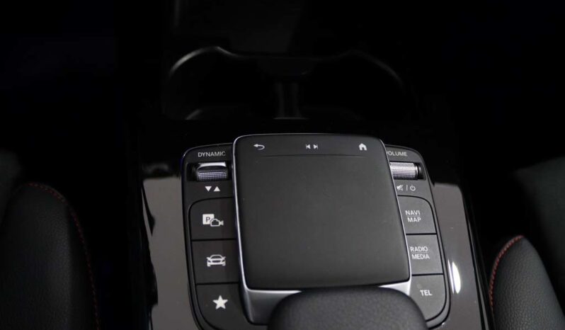 MERCEDES-BENZ Classe A 180 D AMG LINE AUT. completo