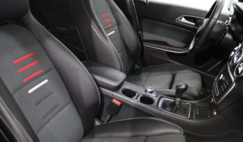 MERCEDES-BENZ Classe A 180 D AMG LINE completo