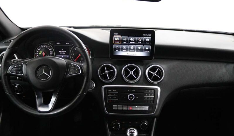 MERCEDES-BENZ Classe A 180 D AMG LINE completo