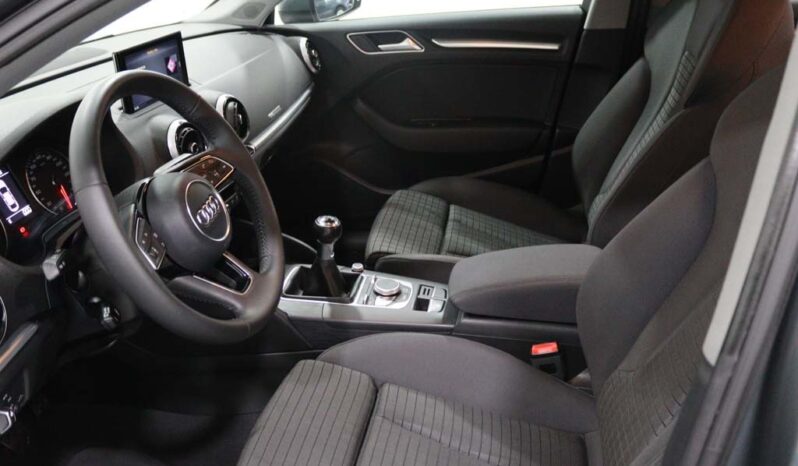 AUDI A3 Limousine 1.6 TDI SPORT completo