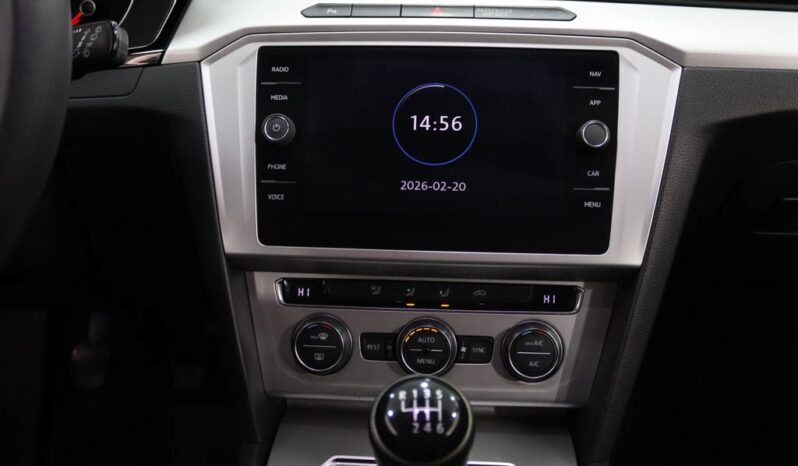 VOLKSWAGEN Passat Variant 1.6 TDI CONFORTLINE completo