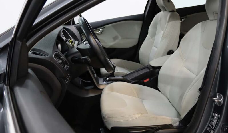 VOLVO V40 1.6 D2 MOMENTUM ECO completo