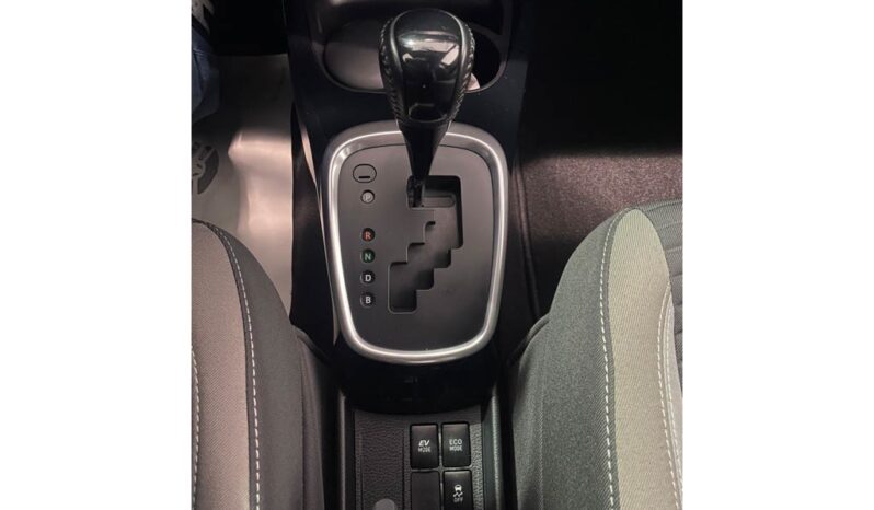 TOYOTA Yaris 1.5 HSD SQUARE COLLEC.BRONZE completo