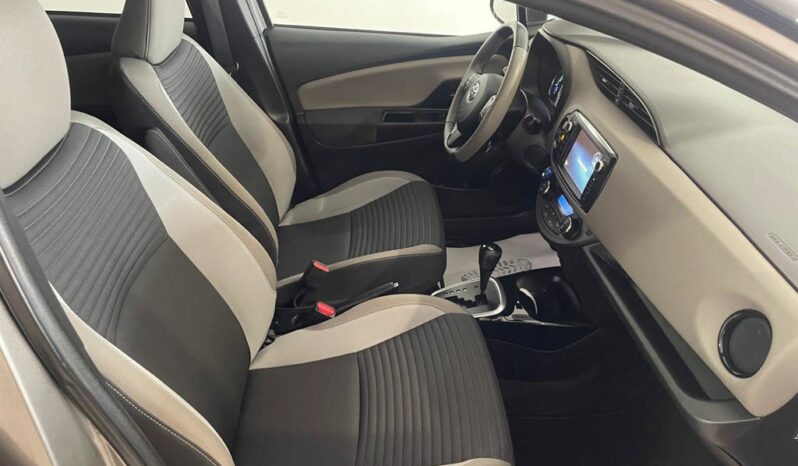TOYOTA Yaris 1.5 HSD SQUARE COLLEC.BRONZE completo