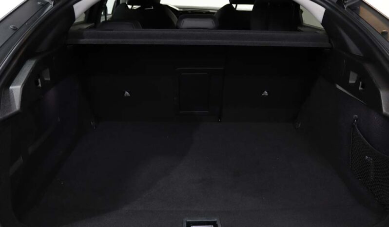 PEUGEOT 408 1.6 HYBRID ALLURE E-EAT8 completo