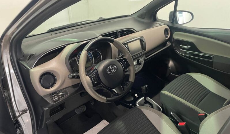 TOYOTA Yaris 1.5 HSD SQUARE COLLEC.BRONZE completo