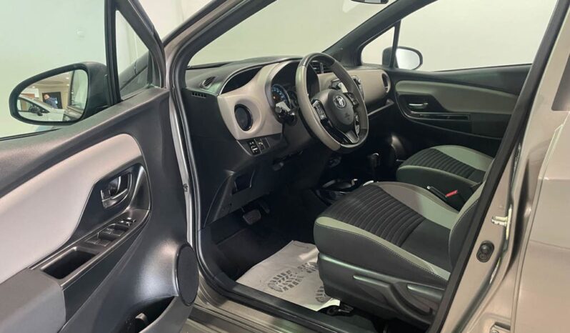 TOYOTA Yaris 1.5 HSD SQUARE COLLEC.BRONZE completo