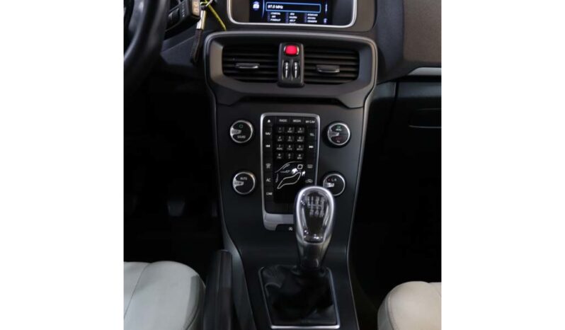 VOLVO V40 1.6 D2 MOMENTUM ECO completo