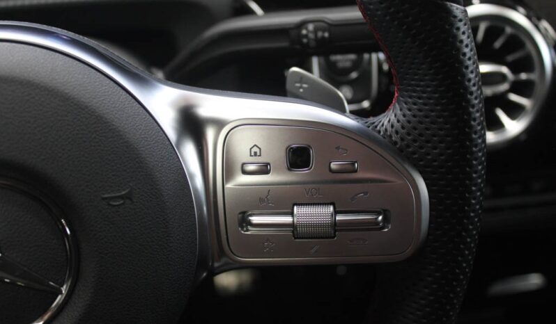 MERCEDES-BENZ Classe A 180 D AMG LINE AUT. completo