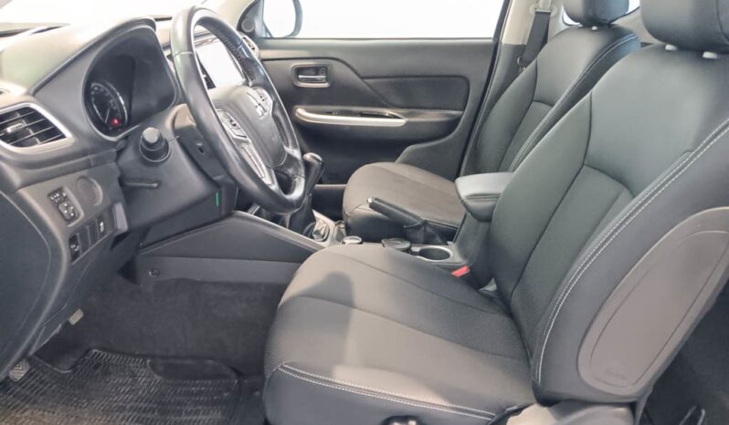 MITSUBISHI L 200 2.3 DI-D CLUB INVITE STRAKAR LOOK 4WD completo