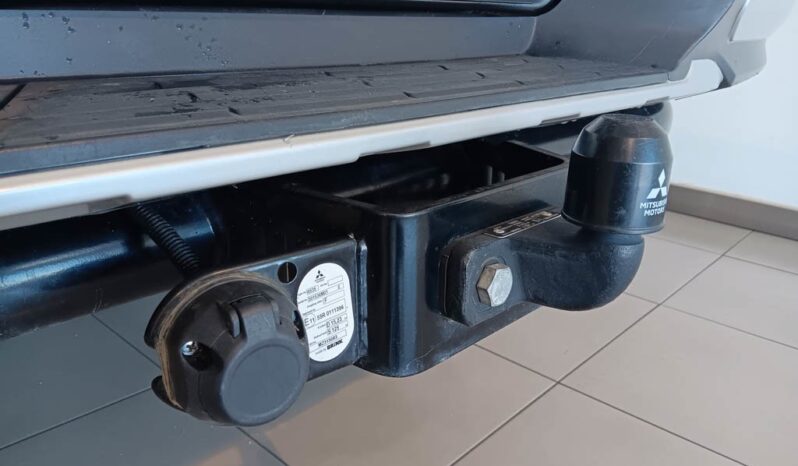 MITSUBISHI L 200 2.3 DI-D CLUB INVITE STRAKAR LOOK 4WD completo