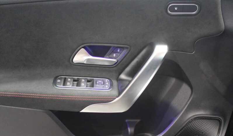 MERCEDES-BENZ Classe A 180 D AMG LINE AUT. completo