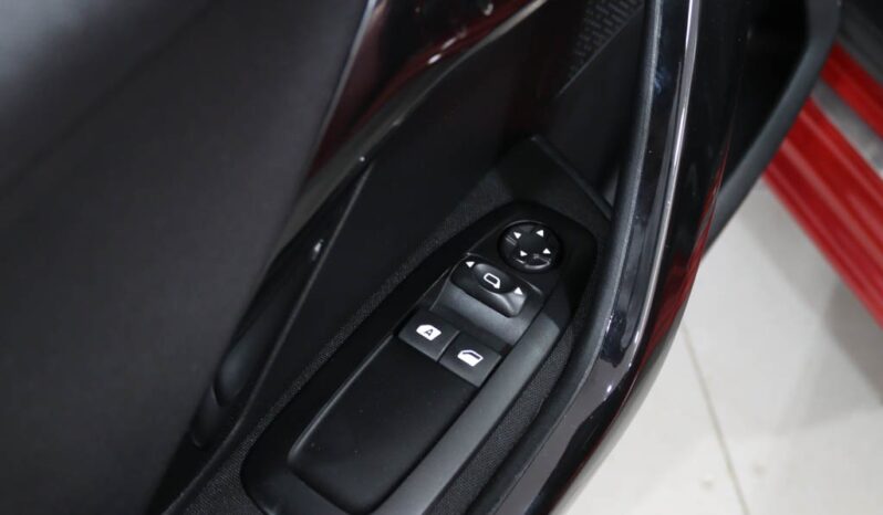 PEUGEOT 208 1.2 PURETECH STYLE completo