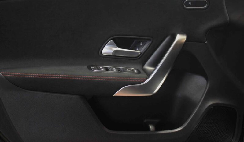 MERCEDES-BENZ Classe A 180 D AMG LINE AUT. completo