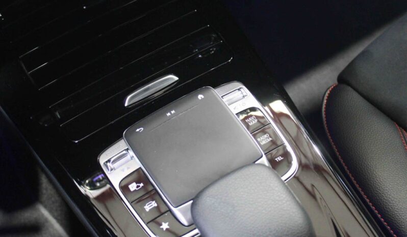 MERCEDES-BENZ Classe A 180 D AMG LINE AUT. completo