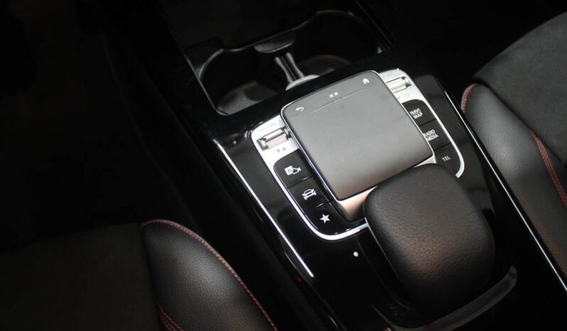 MERCEDES-BENZ Classe A 180 D AMG LINE AUT. completo