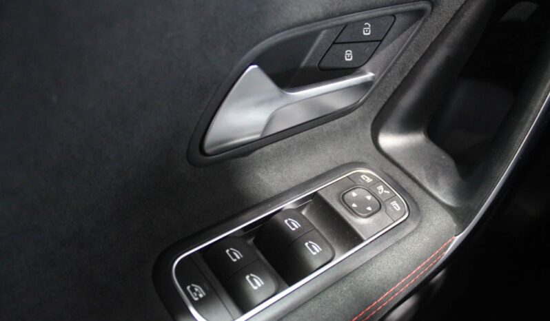 MERCEDES-BENZ Classe A 180 D AMG LINE AUT. completo