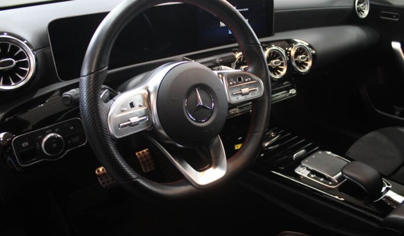 MERCEDES-BENZ Classe A 180 D AMG LINE AUT. completo