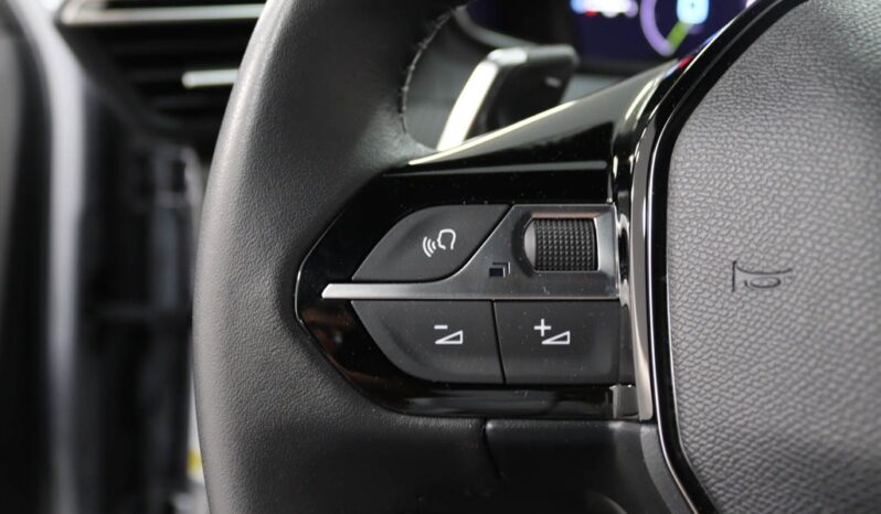 PEUGEOT 2008 1.2 HYBRID ALLURE E-DCS6 completo