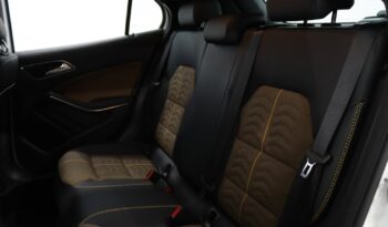 MERCEDES-BENZ Classe GLA 200 STYLE completo