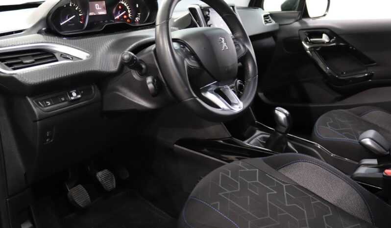 PEUGEOT 2008 1.2 PURETECH SIGNATURE completo