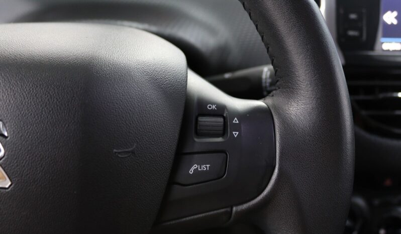 PEUGEOT 2008 1.2 PURETECH SIGNATURE completo