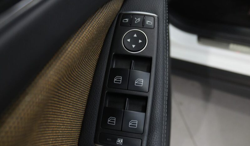 MERCEDES-BENZ Classe GLA 200 STYLE completo