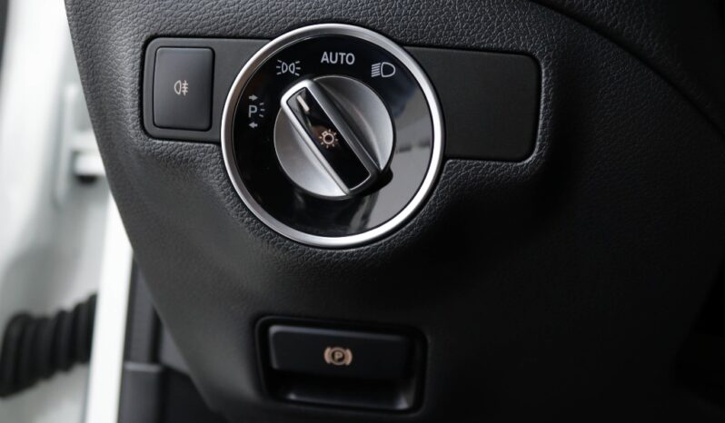 MERCEDES-BENZ Classe GLA 200 STYLE completo