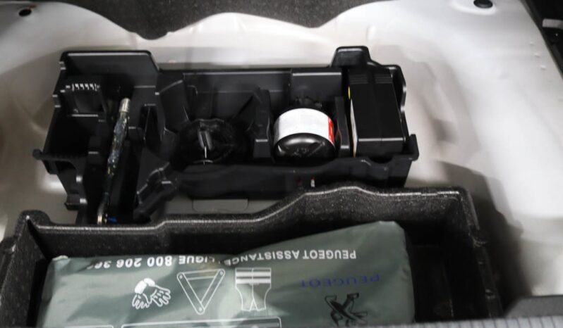 PEUGEOT 2008 1.5 BLUEHDI ALLURE completo