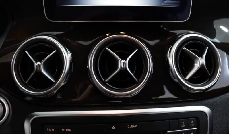 MERCEDES-BENZ Classe GLA 200 STYLE completo