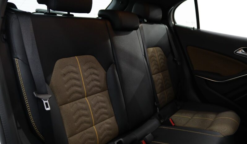 MERCEDES-BENZ Classe GLA 200 STYLE completo