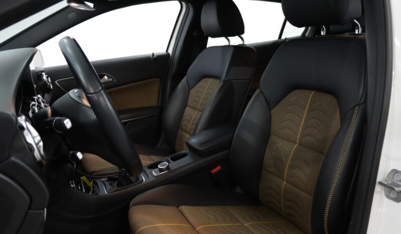 MERCEDES-BENZ Classe GLA 200 STYLE completo