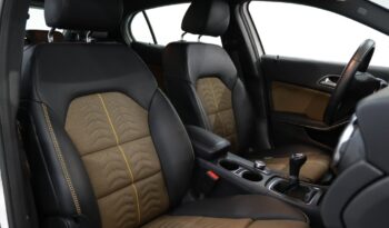 MERCEDES-BENZ Classe GLA 200 STYLE completo