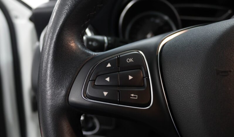 MERCEDES-BENZ Classe GLA 200 STYLE completo